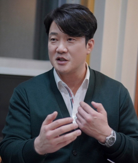 박홍준 청년문화원 이사장이 8일 아이뉴스24와 만난 자리에서 청주 삼겹살거리 활성화 방안과 청년문화원 계획 등을 밝히고 있다. [사진=청년문화원]