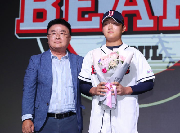 <b>김태룡</b> 두산 <b>단장</b>, <b>부사장</b> 승진