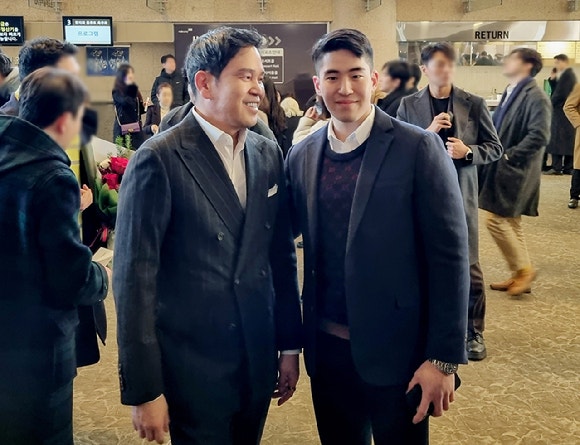 <b>정용진</b>의 특급 외조...장남과 함께 아내 플루트 독주회 참석