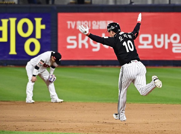 프로야구 중계 '무료냐, 유료냐'...티빙과 KBO 힘겨루기