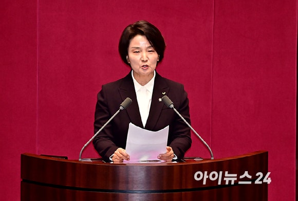 <b>이은주</b> 사직 건 가결…<b>정의당</b> "시대착오적 조항"[종합]