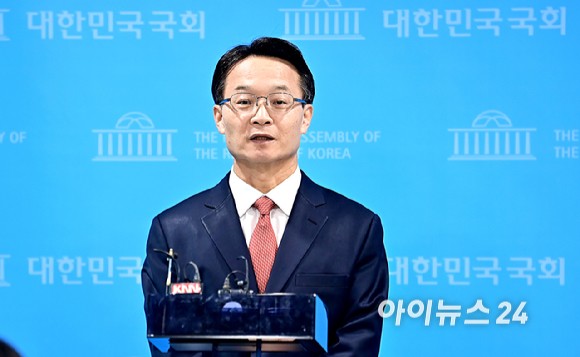 [포토]제22대 총선 <b>김해을 출마선언</b>하는 <b>조해진</b> 의원