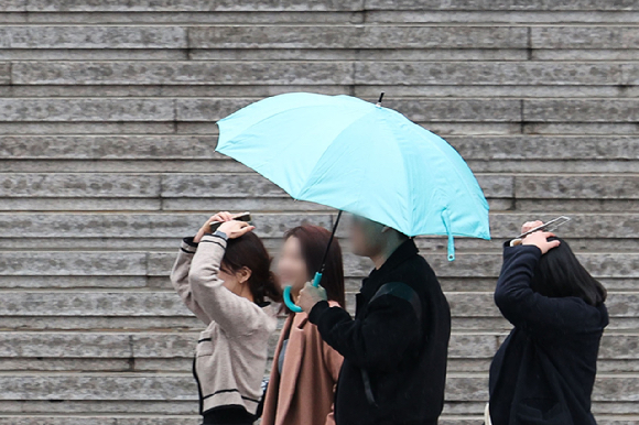 [오늘날씨] 우산 필요해요 흐리고 전국에 비…아침 기온은 ↑
