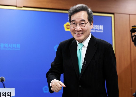 이낙연 <b>광주 출마 선언</b>…"지역구는 곧 발표"