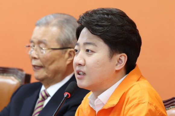 <b>이준석</b> "<b>한동훈</b>-<b>이재명</b> 토론, 일방적이지 않을 것"