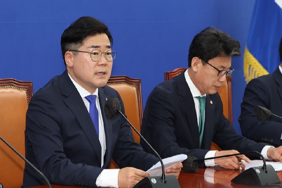 Park Chan-dae, the floor leader of the Democratic Party of Korea, is speaking at a party meeting in Yeouido, Seoul on the morning of the 14th. 2024.05.14. [Photo=Newsis]