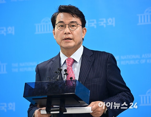 <b>윤상현</b> "<b>한동훈</b>, 2027년 <b>대선</b> 출마 여부 확실히 하라"