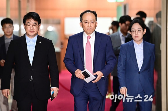 민주 '<b>채상병 특검법</b>' 본회의 <b>상정</b>…與 "필리버스터 돌입"