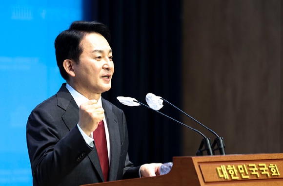 Former Minister of Land, Infrastructure and Transport Ohn Hee-ryong declared his candidacy for party leader at the National Assembly on the 23rd of last month. 2024.06.23. [Photo = Yonhap News]