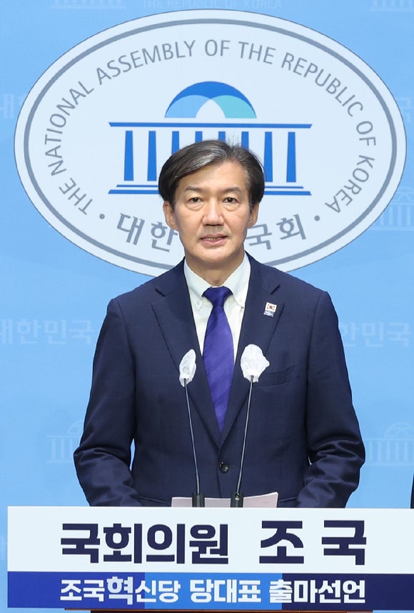 조국, 당<b>대표</b> 연임 <b>도전</b>…"강소정당 넘어 '대중정당'으로"[종합]