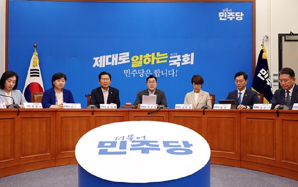 민주 "'답정너'식 <b>임성근</b> 불<b>송치</b>, <b>특검</b> 당위성만 보여줘"