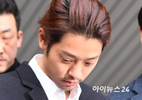 출소한 <b>정준영</b>, 어디 갔나 했더니…"<b>프랑스</b>서 여자 꼬시며"