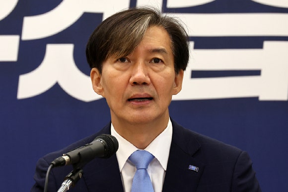 <b>조국</b> "'한동훈 특검법'에 '사설 댓글팀 의혹' 추가"