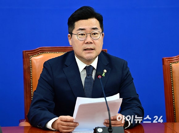 <b>박찬대</b> "'<b>명품백</b>' 반환 진술, 전형적인 '꼬리 자르기'"