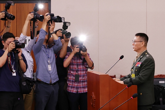 On the 19th, Lim Sung-geun, former commander of the Marine 1st Division, explains the reason for refusing to take an oath at the third hearing of the Legislation and Judiciary Committee at the National Assembly in Yeouido, Seoul on the issue of the petition for the immediate submission of the motion to impeach President Yoon Suk-yeol. 2024.07.19. [Photo