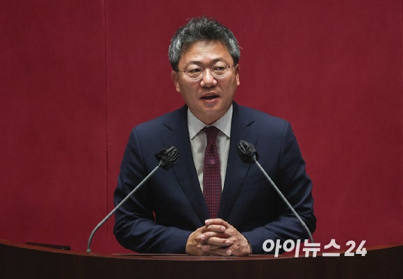 <b>한동훈</b>, <b>비서실장에 박정하</b> 의원 임명