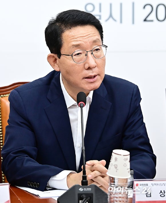 與 "민주, <b>국군의날</b>·조선총독부 설립일 겹친다고…SF 수준 망상"