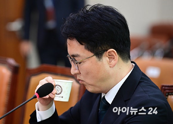 검찰총장 <b>후보자</b> <b>인사청문회</b> 파행…"요청자료 중 70% 미제출"