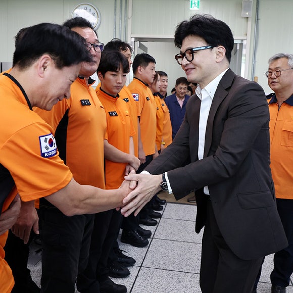 <b>한동훈</b> "<b>대화</b> 말고 <b>해결책</b> 없어…정부·야당 유연하게 나서야"