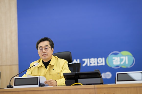 <b>김동연</b> "이제부터 <b>눈과의</b> 전쟁"…긴급대책 특별지시