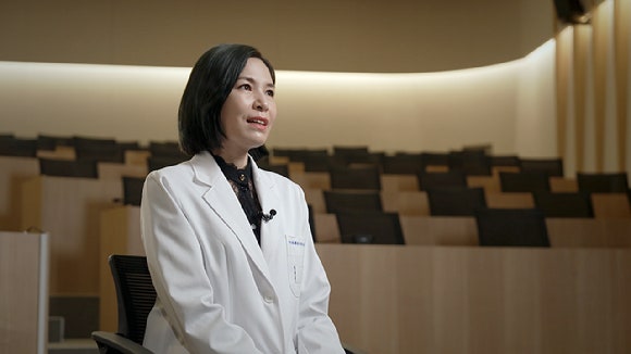 오는 6일 오후 9시 55분 방송되는 EBS '명의-죽음보다 더한 고통. 대상포진 통증과 작별하는 법' 편에서는 극한의 고통으로 일상을 마비시키는 대상포진 후 신경통을 치료하고, 만성 통증에서 벗어날 방법을 문 교수