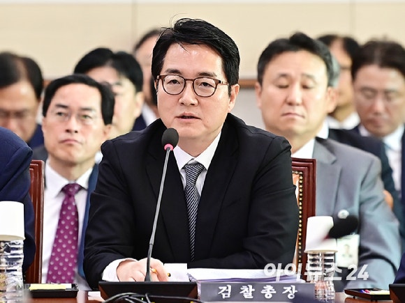 <b>심우정 검찰총장</b>, '尹 <b>내란</b> 혐의' <b>검찰</b>이 직접수사 지시