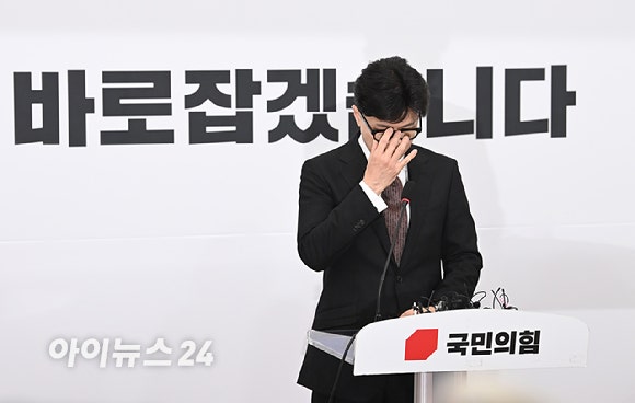 한동훈 국민의힘 당대표가 16일 오전 서울 여의도 국회에서 당대표직 사퇴 발표 기자회견을 하고 있다. [사진=곽영래 기자]