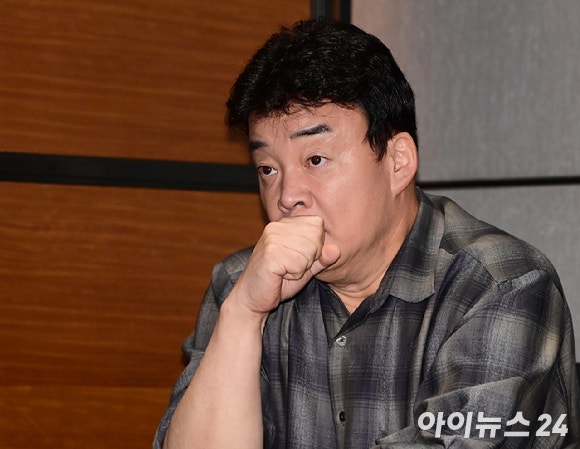 '<b>가스통 논란</b>' <b>백종원</b> "안전관리사 동행" 해명에⋯"관리사가 폭발 막아...