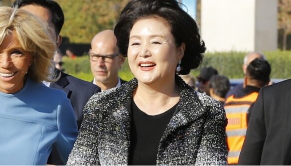 [속보] 檢, '인도방문·샤넬재킷' <b>의혹</b> <b>김정숙 여사</b>에 '<b>무혐의</b> 처분'