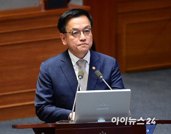 최상목, 14일 임시 국무회의⋯'<b>명태균 특검법</b>' <b>거부권 행사</b>할 듯
