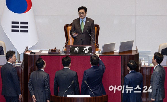 <b>우원식</b>, 시정연설 <b>한덕수</b>에 "잠깐 앉으시죠"⋯작심 쓴소리