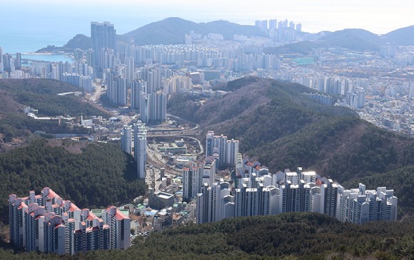 부산 아파트 전경.[사진=연합뉴스]