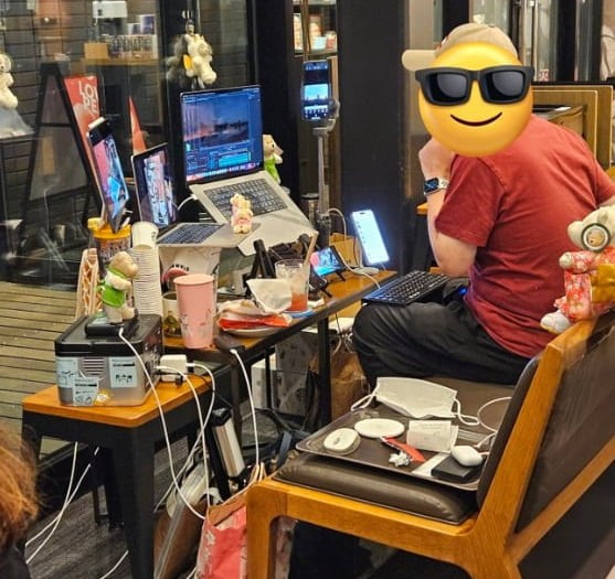 일본 스타벅스에서 포착된 카공족.[사진=X 캡쳐]