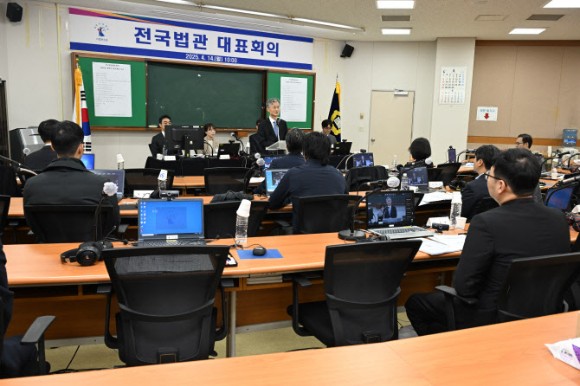 조희대 대법원장이 지난달 14일 오전 10시 고양시 사법연수원 전국법관대표회의 제1회 정기회의에서 인사말을 하고 있다.[사진=대법원]