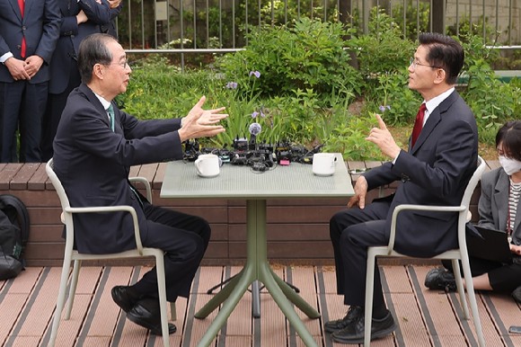 <b>김문수</b>·<b>한덕수</b>, <b>단일화</b> 실무<b>협상</b> 또 <b>결렬</b>...이견만 재확인