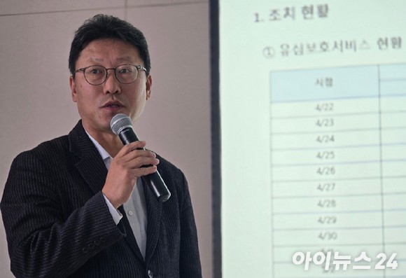 지난 4일 오전 서울 중구 SK T타워에서 김희섭 SK텔레콤 PR센터장이 유심(USIM) 일부 정보 유출 사고와 관련해 SK텔레콤 데일리(일간) 브리핑을 진행하고 있는 모습.[사진=안세준 기자]