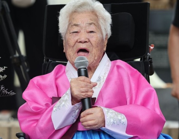 지난 2023년 8월 12일 경기도 광주 나눔의집에서 열린 2023 일본군 '위안부' 피해자 기림의날 기념식에서 이옥선 할머니(부산 출생)가 참석해 발언하고 있다.[사진=연합뉴스]
