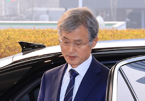 조희대 대법원장이 서울 서초구 대법원으로 출근하고 있다.[사진=연합뉴스]