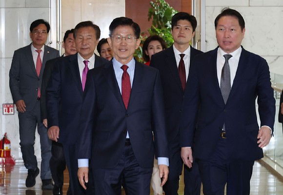 김문수 기업 환경 악화시키며 경제 살리겠다는 건 거짓말