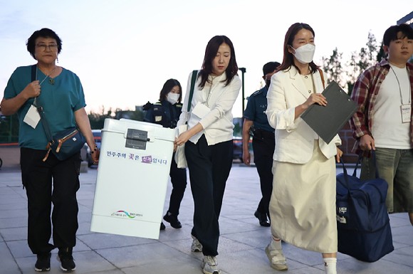 [2025 대선] <b>21대 대선 개표</b> 시작…자정께 당선인 윤곽 나올 듯