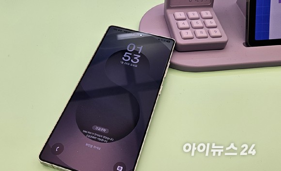 "<b>티타늄</b> 케이스가 파편 막아"…'갤<b>S25</b> 울트라' 우크라 병사 살려