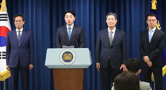 대통령실, '차명대출 <b>논란</b>' <b>민정수석</b> '거취' 문제 일축