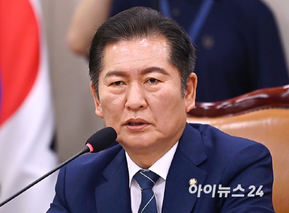 <b>호남</b>서 몸 푼 정청래, 험지 '부산' 간다…<b>박찬대</b> 등판 초읽기