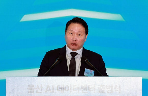 최태원 SK그룹 회장 겸 대한상공회의소 회장이 20일 울산전시컨벤션센터에서 열린 울산 인공지능(AI) 데이터센터 출범식에서 환영사를 하고 있다. 2025.6.20 [사진=연합뉴스]