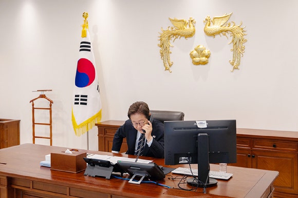 李 <b>대통령</b>-UAE <b>대통령</b> "국방·원전 등 분야 <b>협력 강화</b>키로"