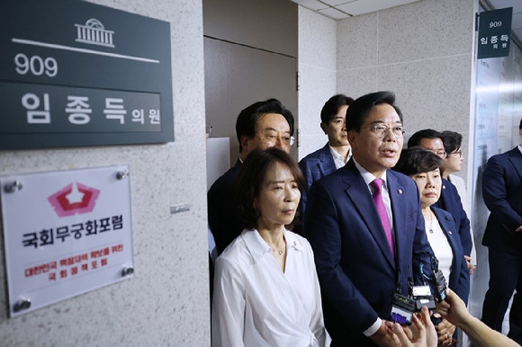 채상병 특검, 임종득 압수수색…국힘 "<b>정치보복 중단</b>하라"