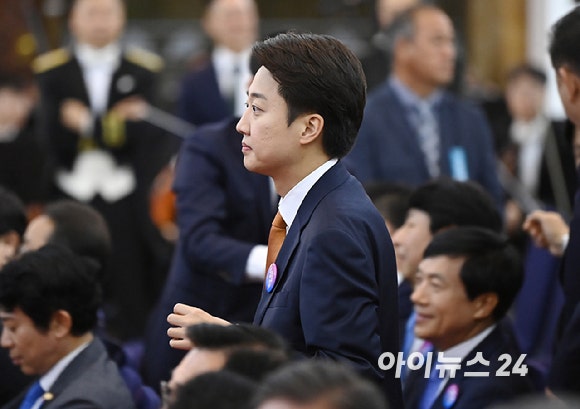 김건희 특검, 자택 '<b>압수수색</b>'…<b>이준석</b> "시기 공교롭다"