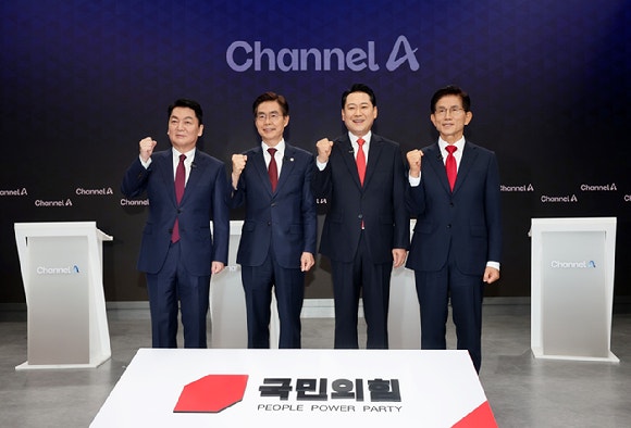 김문수 "계엄, 헌법상 대통령 권한"…<b>조경태</b> "尹, 만고 역적"