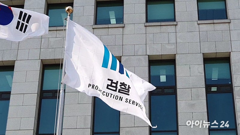檢 2인자 "'보완수사'는 <b>의무</b>"…'<b>검찰</b> 내부 파장' 부를까