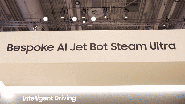 삼성전자가 5~9일(현지시간) 독일 베를린에서 열리는 IFA 2025에 전시한 로봇 청소기 신제품 '비스포크AI 제트 봇 스팀 울트라'. [사진=삼성전자]